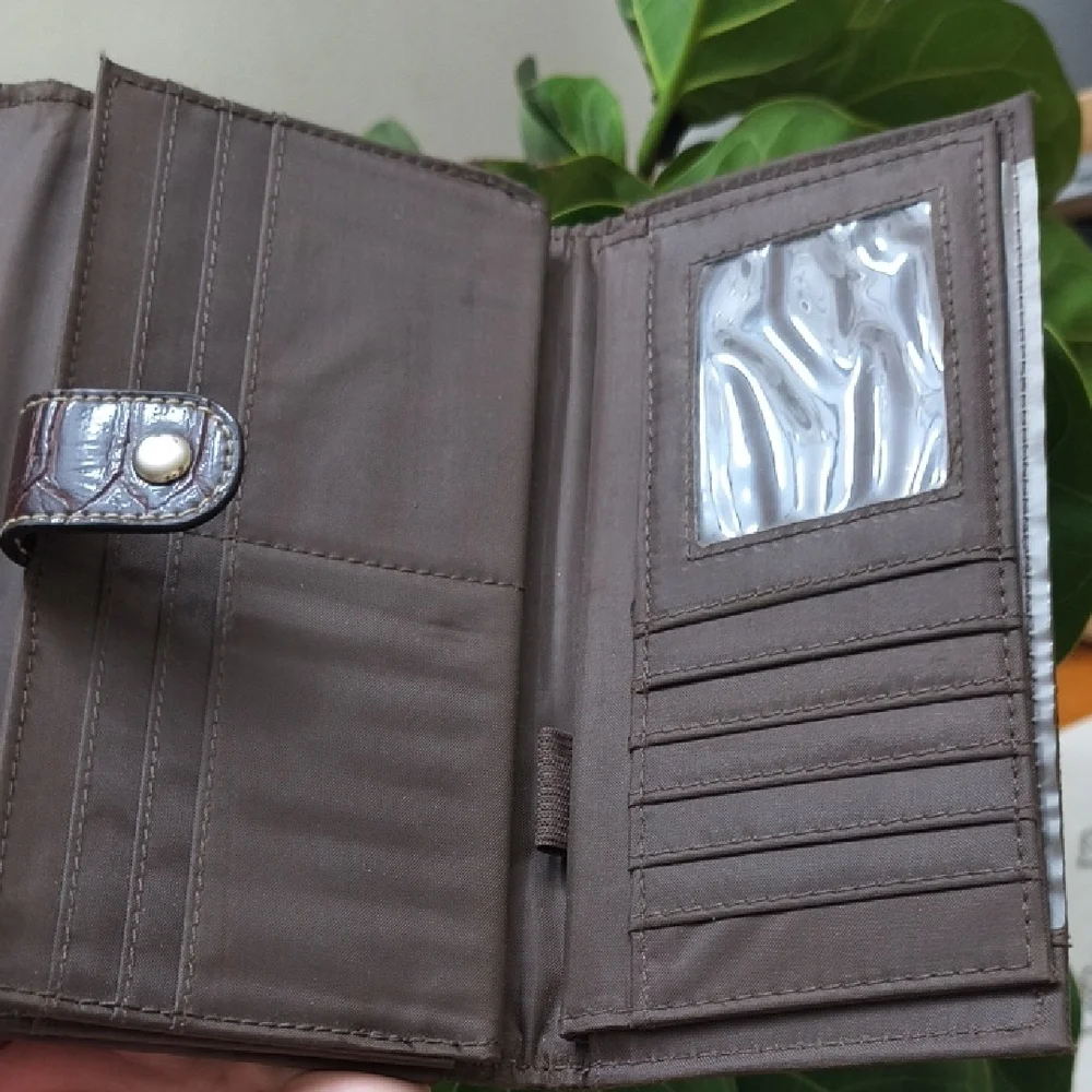 Elegant Brown Leather Clutch - Picture 5 of 10